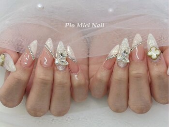 ホワイト×フレンチビジュー