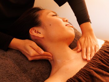 テン(Ten10)/首肩デコルテオイルマッサージ