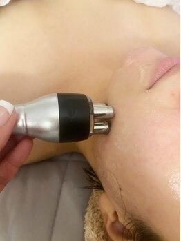 ディアリー(Dearly)/ハイパーナイフフェイシャル