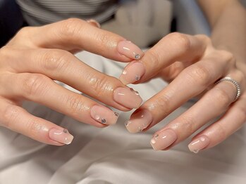 ソワレ(Soiree)/スキンカラーにワンポイント