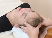 神明鍼灸整骨院【整体/マッサージ/美容鍼】の雰囲気(美容鍼では頭部のコリから緩めていきます)
