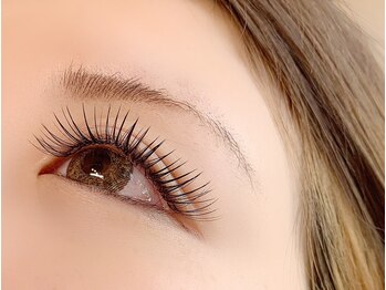 トータルビューティ ビイング(B.ing)の写真/ 「ダブルフラットラッシュ」導入!驚きのキープ力!従来のエクステより圧倒的に持ちが良く、バラつきにくい!