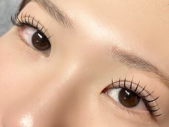 アミ バイ グランジュテ 錦糸町(AMI by grandjete)の写真/ナチュラル派の方に◎自まつ毛を最大限に活かした施術で、自まつ毛が伸びたような上品な仕上がりに大満足★