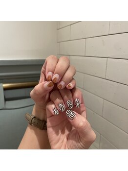 ムーイ 外苑前(mooi.)/pukupuku magnet × zeebra