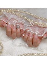 アイカ(Aika)/変形フレンチワンホンネイル