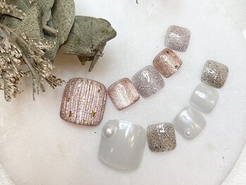 ネイルサロン ユーフォリア(EUPHORIA)の写真/【大人カワイイ☆トレンドネイルが豊富】足先までのお手入れで女子力UP♪ハンドがお仕事柄できない方にも◎