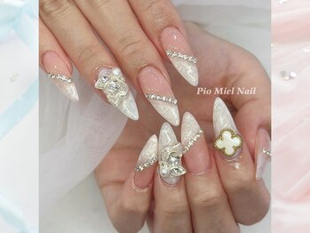 ホワイト×フレンチビジュー