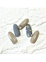 ミュナ(myuna)/くすみブルー小花柄ネイル