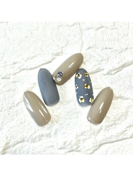 ミュナ(myuna)/くすみブルー小花柄ネイル