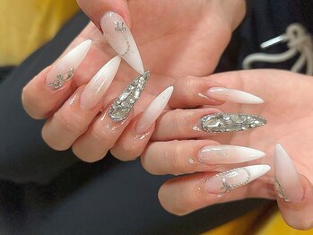 爪倶楽部の写真/海外風ネイルはフォルムが命！美フォルム×高モチ×デザイン性を叶える“長さ出し”で理想の指先に◎