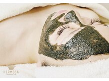 パウゼ/６．ブラックハーブピーリング