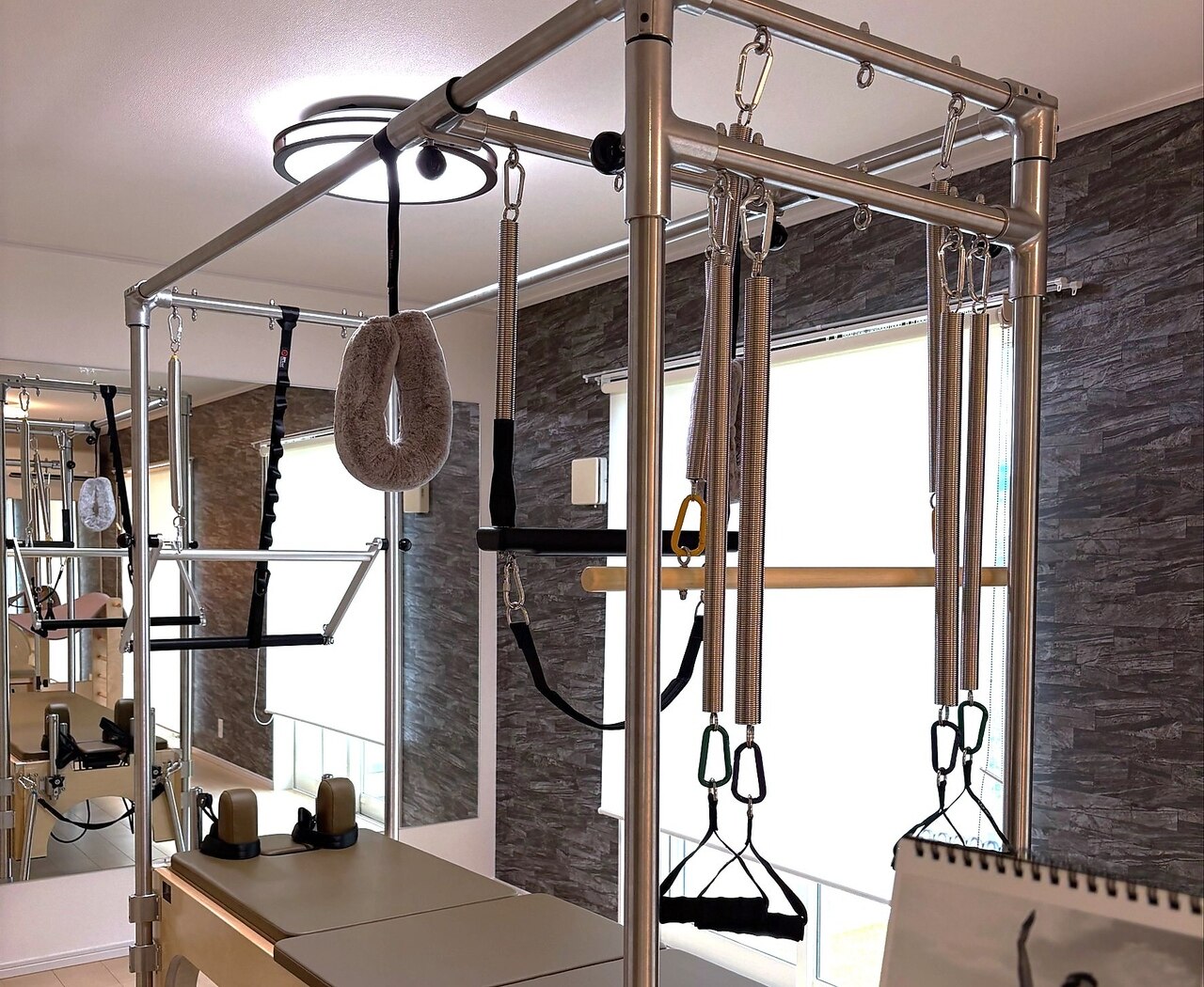 美品⭐︎Makuake購入⭐︎Meltis 自宅でマシンピラティス Pilates Mirror(ピラティスミラー)8月10日(木) に三軒茶屋にオープン