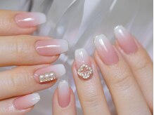 幻之花ネイル/ベビーブーマーネイル　ビジュー