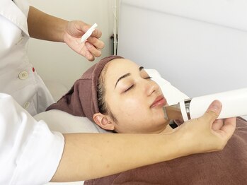 ヴァカンス 梅田阪急17番街店(VACANCES)/4)毛穴深部を超音波を使い洗浄★