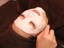 ラロリ(Laloli)の雰囲気（毛穴洗浄後、お肌の状態に合わせてパックをお作りしています）