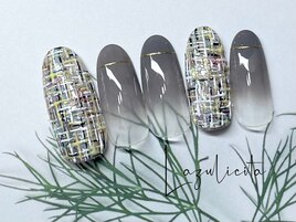 グレーでシックなツイードネイル