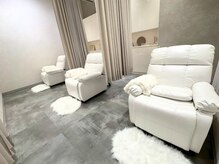ティアリィ イオンモール Nagoya Noritake Garden店の雰囲気（リクライニングソファでゆったりお手入れ）