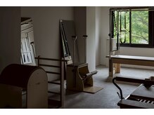 オンスカーピラティススタジオ 香林坊(Onskar Pilates Studio)の雰囲気(自然を感じながら呼吸を感じ、身体と心をほどき、軽やかに)