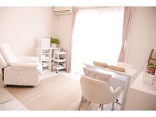 ネイルズシアムの雰囲気（深爪矯正について詳しくはホームページをご覧ください。）