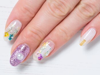 クアトログランシュ 青葉台(QUATRO×GranCieux)/押し花×ラメグリッターネイル