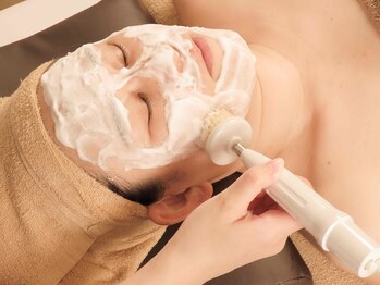 エルミューノ(elμno)/→ ブラシ洗顔