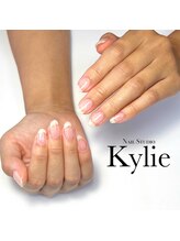 カイリー(Kylie)/清潔感たっぷりクリア