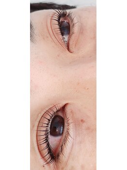 コア(Koa)/存在感あるまつげはパリジェンヌ