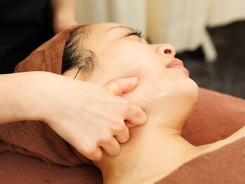 ビューティーサロン ヴェール(Veil)の写真/【本格小顔コルギ＋かっさ（石膏パック付き）￥13,000→￥9,800】当店大人気の本格コルギで速攻小顔実感◎