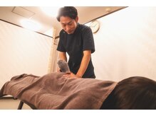 ボディマネジメント整体院 吉祥寺/施術風景/足のもみほぐし/吉祥寺