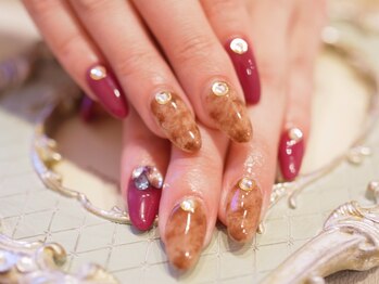 ネルフィーズ(NAILFY's)/べっ甲にラインストーン