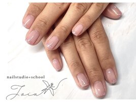 爪先にちょこっとラメ