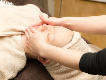 ジュビランエステルームシェリ (JUBILANT cheri)/本格フェイシャルマッサージ