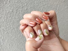 フォリアユー(FOLIA.U)/アシメ！個性派うねうねネイル☆