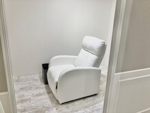 アイラッシュ フロウ(eyelash Flow)の雰囲気（リクライニングチェアでゆったりと☆完全個室でリラックス空間♪）