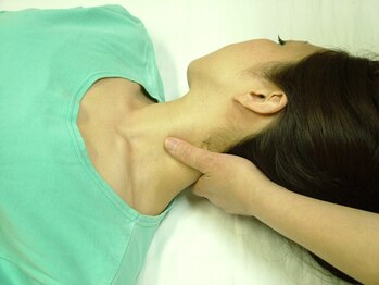 菊地式整体法ナチュラルヘルスラボラトリー/首周りのしわも改善します。
