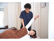 武庫之荘駅前鍼灸接骨院の雰囲気（猫背/巻き肩/姿勢矯正/しつこい首こり、肩こりの根本改善に◎）