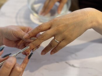 スパフーラ(Spa HULA)の写真/爪育♪丁寧なウォーターケアのハンドケア!仕事柄ネイルができない方でも、いつでも綺麗な指先へ★