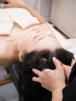 癒時/8指圧でツボをほぐす