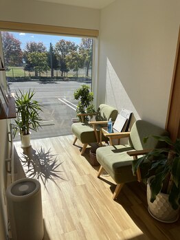 ライフ オステオパシー センター/ウェイティングルーム(昼)