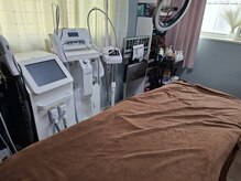 ジュジュ(JJ)の雰囲気（エステ、脱毛は大きなベッドでゆったりしていただけます。）