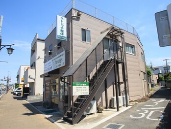 テルヴェイス(Terveys)/国道沿い、近くに駐車場も完備