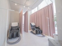 マッサージチェアでリラックス♪パウダールームも完備◎