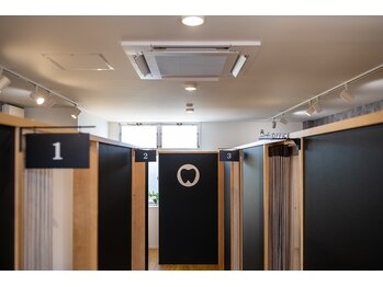 セルフホワイトニングコモン 藤枝店(self whitening common)/シックな店内