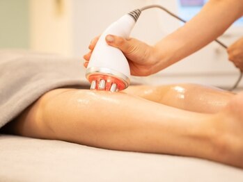 美人バスト 犬山店の写真/魅せたくなる美脚★【最新マシーン/ラジオ波×熟練のリンパマッサージで理想の美脚を作る￥5500】