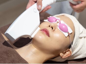 プライベートサロンJ 麻布十番の写真/【産毛もしっかり除去する事でメイクノリもUP◎】美肌効果のある当店自慢の脱毛機器を使用し憧れの艶肌に♪