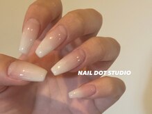 ネイルドットスタジオ 堺筋本町(NAIL DOT STUDIO)/白グラデーション