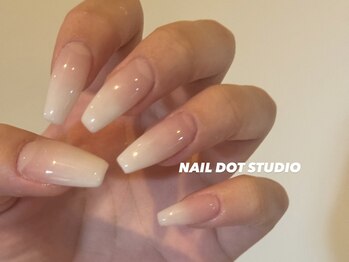 ネイルドットスタジオ 堺筋本町(NAIL DOT STUDIO)/白グラデーション