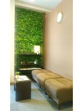 グイット 浦和西口店(Goo-it!)/緑とアロマのあふれる待合室