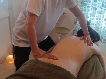 スウェディッシュマッサージサロン ミツコ(MITSUKO)/背中の施術-1