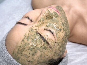 エム(eM.)の写真/【次世代ハ-ブピ-リング"REVI"】ノーファンデ肌◎毛穴レス＆剥けないフェイシャルで理想の上質美肌へ導く♪